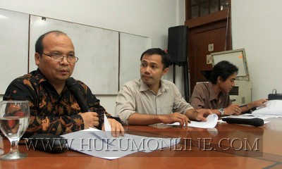 Deputi Bidang Hukum UKP4 Yunus Husein dalam acara diskusi di ICW. Foto: SGP