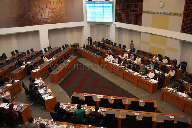 Suasana rapat antara Menteri Keuangan dengan Banggar DPR terkait pemberian dana hibah, Selasa (25/2). Foto: RES