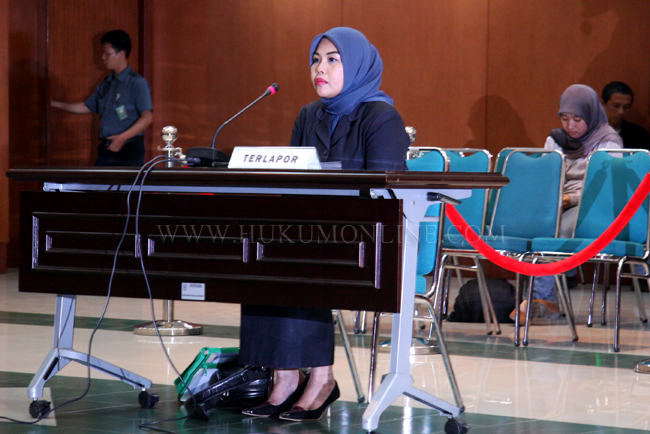 Hakim PTUN Surabaya Puji Rahayu saat menjalani sidang MKH. Foto: RES