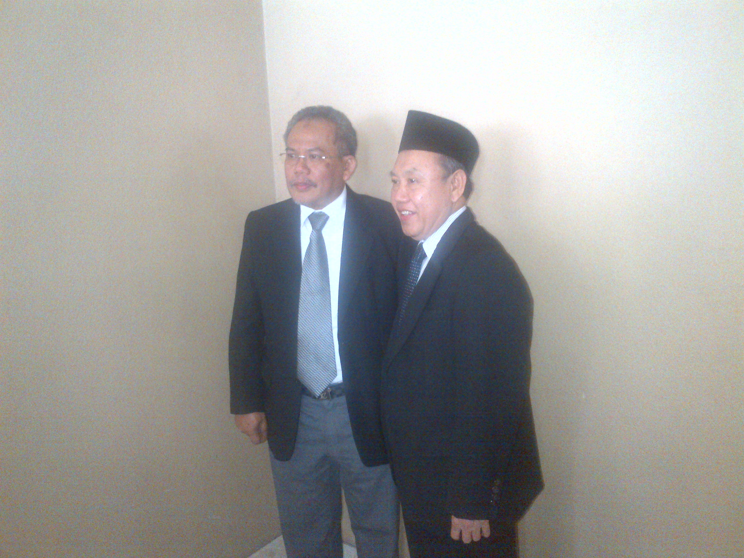 Dua hakim konstitusi terpilih, Aswanto (kiri) dan Wahiduddin Adams. Foto: RFQ 