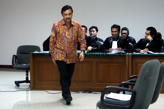 Mantan Menteri Pemuda dan Olahraga Andi Alfian Mallarangeng menjalani sidang perdana dengan agenda pembacaan dakwaan di Pengadilan Tipikor Jakarta, Senin (10/3). Foto: RES