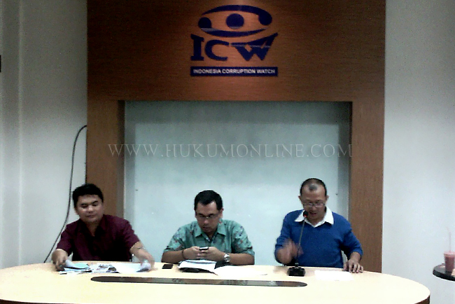 ICW menggelar jumpa pers terkait penanganan kasus Asian Agri. Foto: RFQ