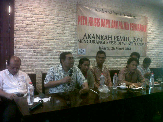 Konpers JATAM mengenai â€œPeta Krisis Dapil dan Politik Penjarahanâ€, di Jakarta, Rabu (26/3). Foto: KAR