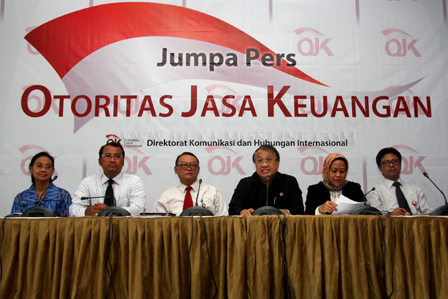 OJK mengadakan jumpa pers terkait aturan pelaksanaan pungutan OJK, di Jakarta, Kamis (3/4). Foto: RES