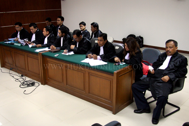 Sejumlah pengacara Anggoro Widjojo di ruang sidang Pengadilan Tipikor Jakarta, Rabu (23/4). Foto: RES