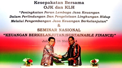 Acara penandatanganan MoU antara Kementerian Lingkungan Hidup dan OJK di Jakarta, Senin (26/5). Foto: www.menlh.go.id