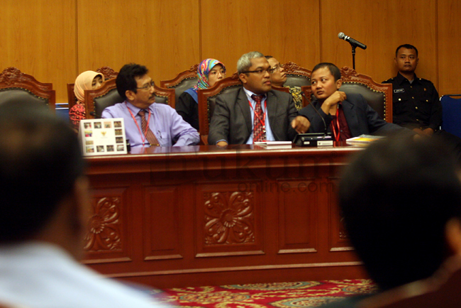 Pemohon saat pembacaan putusan perkara permohonan pengujian UU Perkoperasian di ruang sidang MK, Rabu (28/5). Foto: RES