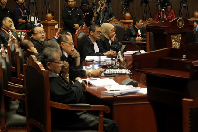 Tim Kuasa Hukum Jokowi-JK di persidangan PHPU Pilpres, Senin (11/8). Foto: RES