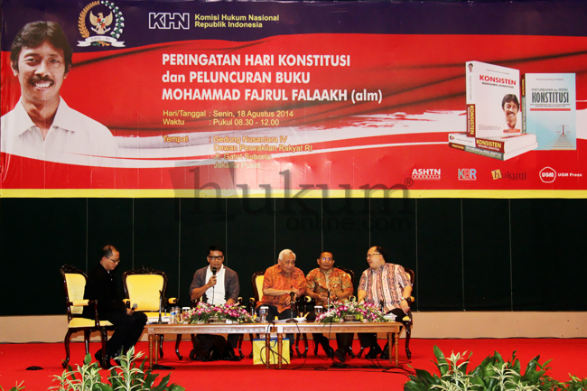 Acara peluncuran buku (alm) Fajrul Falaakh yang diselenggarakan KHN di Gedung Nusantara IV DPR, Senin (18/8). Foto: RES