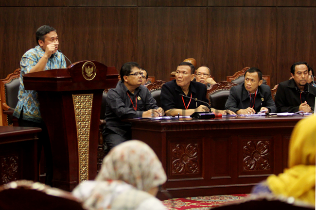 Komisioner KY Taufiqurahman Syahuri dalam sidang pengujian UU ASN di Gedung MK, Selasa (2/9). Foto: RES