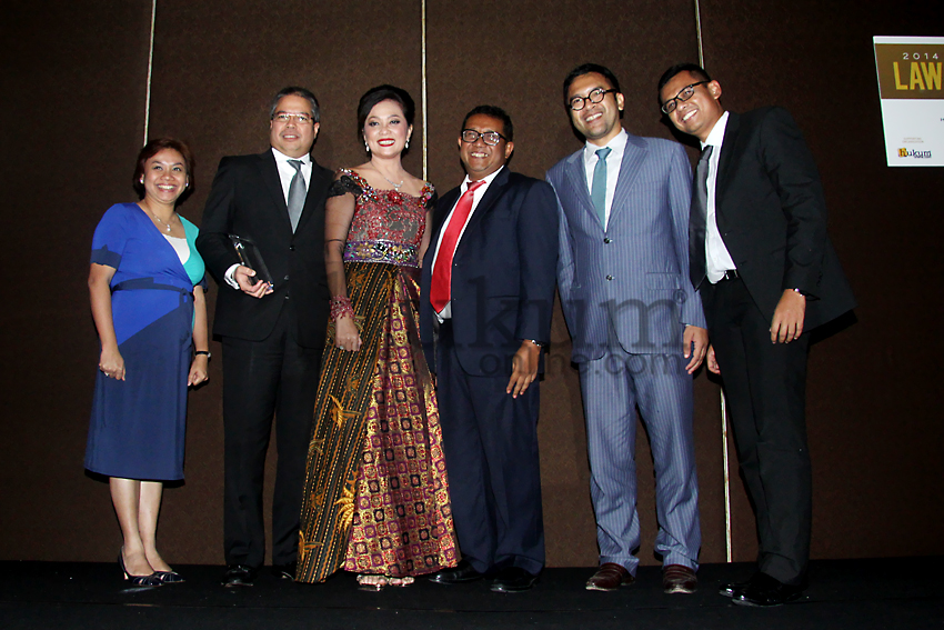 Sejumlah praktisi hukum yang berhasil meraih penghargaan Indonesia Law Awards. Foto: RES