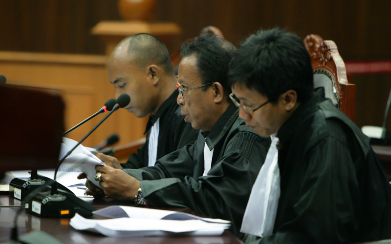 Tim kuasa hukum pemohon saat mengikuti persidangan di MK, Senin (17/11). Foto: Humas MK