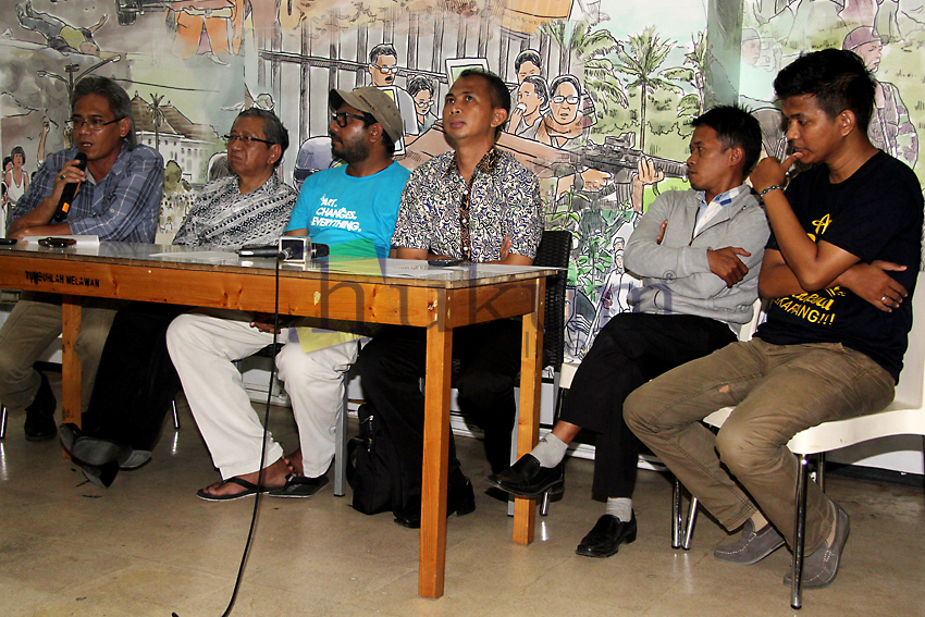 Jumpa pers yang digelar di Kantor KontraS terkait insiden bentrok TNI-Polri, Senin (24/11). Foto: RES