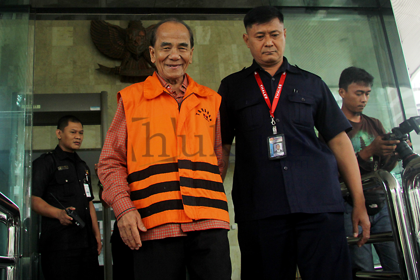 Gubernur Riau non aktif Annas Maamun (mengenakan rompi tahanan) di KPK beberapa waktu lalu. Foto: RES