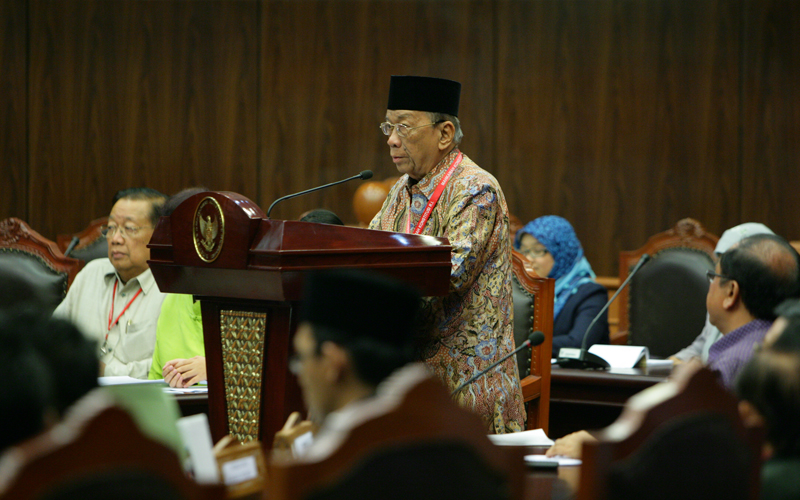 H. Amidhan mewakili MUI saat menyampaikan keterangannya dalam sidang pengujian UU Perkawinan, Selasa (2/12). Foto: Humas MK