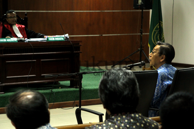 Boediono saat menjadi saksi di Pengadilan Tipikor Jakarta. Foto: RES.