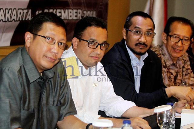 Kiri ke kanan: Menag Lukman Hakim Saifuddin, Mendikbud Anies Baswedan, Ketua KPK Abraham Samad, dan Wakil Ketua KPK Zulkarnain. Foto: RES