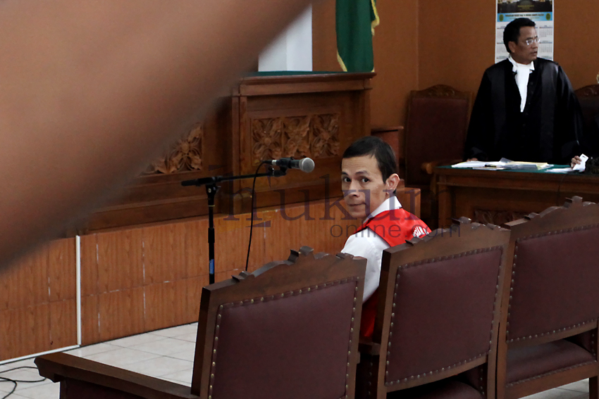 Salah seorang guru JIS yang menjadi terdakwa pencabulan, Ferdinant Tjiong saat menjalani sidang. Foto: RES
