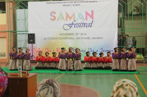 Kompetisi tari Saman yang digelar dalam UIN Lawyear 2014. Foto: @uinlawyear_2014