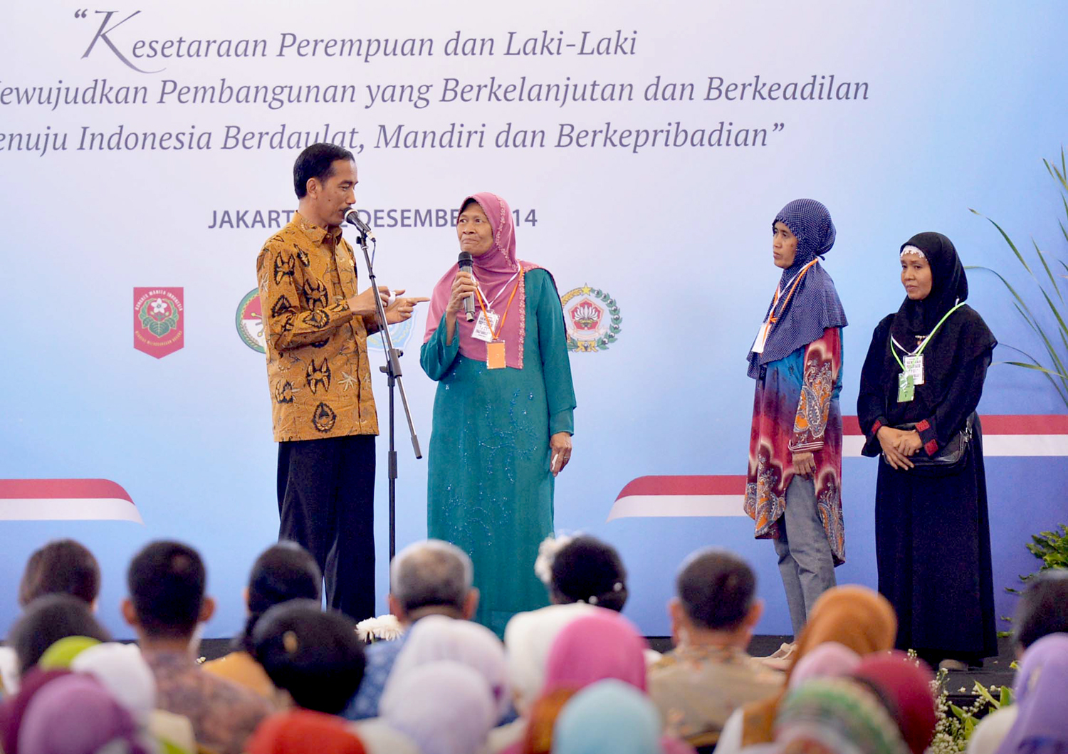 Presiden Jokowi dalam acara peringatan Hari Ibu di Jakarta, Senin (22/12). Foto: www.setneg.go.id