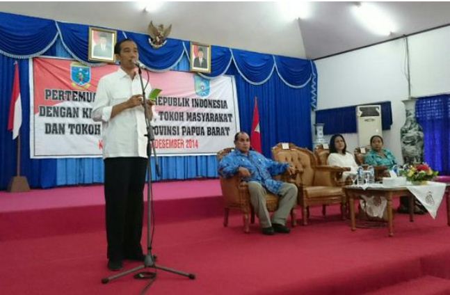 Jokowi saat berdialog dengan para kepala daerah dan tokoh di Papua, Senin (29/12). Foto: www.setkab.go.id