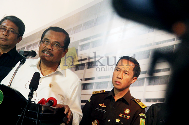 Jaksa Agung HM Prasetyo saat mengumumkan akan mengeksekusi mati 6 terpidana mati kasus narkotika pada saat menggelar konferensi pers di Gedung Kejaksaan Agung, Kamis (15/1). Foto: RES