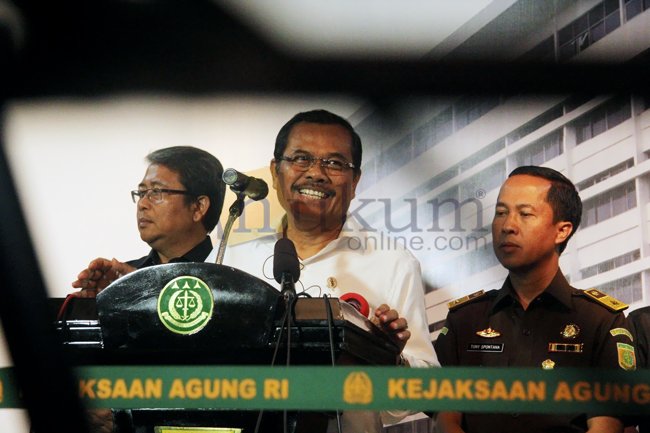 Jaksa Agung HM Prasetyo mengumumkan rencana eksekusi terpidana mati, Kamis (15/1). Foto: RES