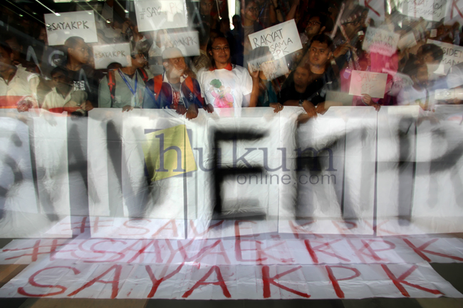 Dukungan massa terhadap KPK. Foto: RES