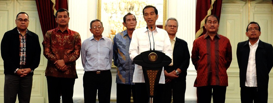 Presiden Jokowi memberi keterangan pers di Istana Merdeka setelah bertemu dengan sejumlah tokoh, Minggu (25/1). Foto: www.setkab.go.id