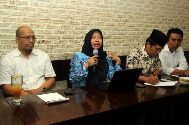 Direktur Eksekutif Perludem Titi Anggraini (kedua dari kiri). Foto: RES  