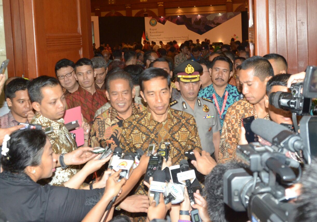 Presiden Jokowi menjawab wartawan seusai membuka Rakor Darurat Narkoba Tahun 2015, di Hotel Bidakara Jakarta, Rabu (4/2). Foto: Setkab RI