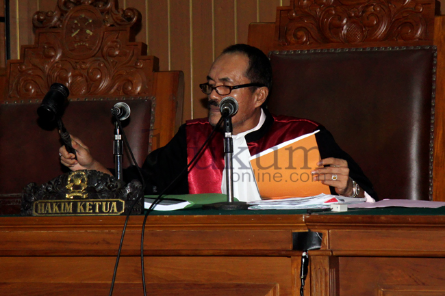 Hakim Sarpin Rizaldi saat mengabulkan permohonan praperadilan Budi Gunawan di PN Jaksel, Senin (16/2). Foto: RES. 