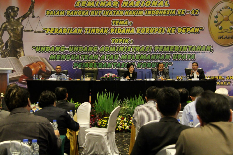 Seminar yang dilaksanakan dalam rangka ulang tahun Ikatan Hakim Indonesia (IKAHI) di Jakarta, Kamis (26/3). Foto: RES