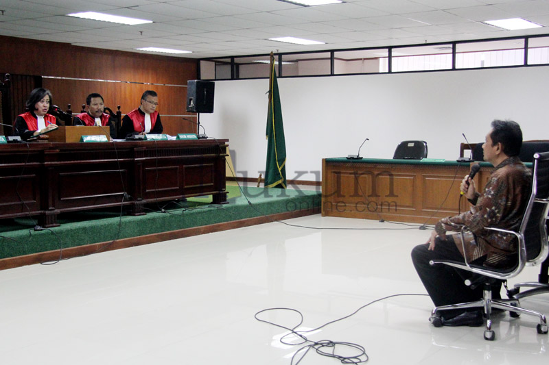 Udar Pristono saat meminta agar sidang pembacaan dakwaan ditunda di Pengadilan Tipikor, Jakarta, Senin (6/4). Foto: RES. 