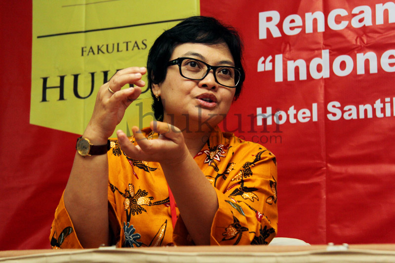 Sekretaris Asosisasi Dosen Perbandingan Hukum Indonesia Susi Dwi Harijanti di Depok, Jawa Barat, Senin (13/4). Foto: RES.