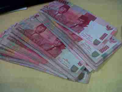 Uang kertas Rupiah. Foto: INU