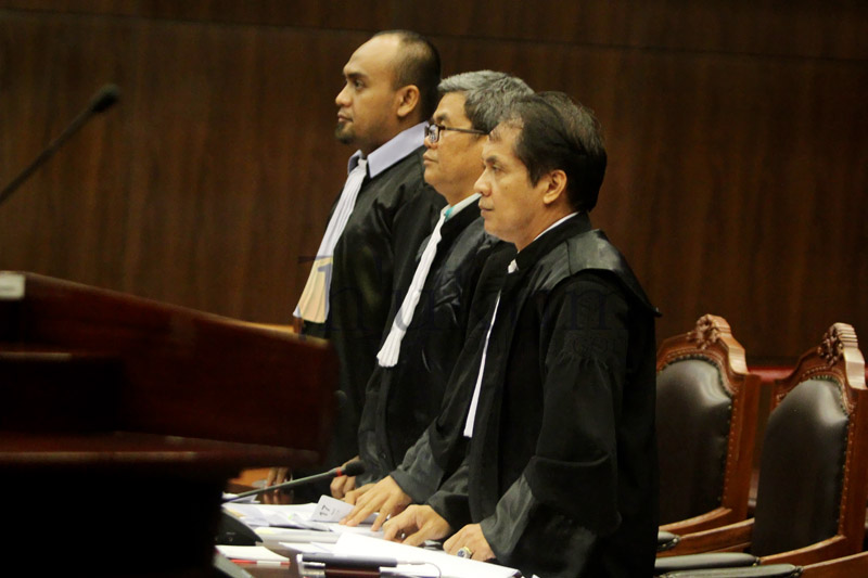 Perwakilan DPN PERADI dalam sidang pengujian UU Advokat, Selasa (21/4). Foto: RES 