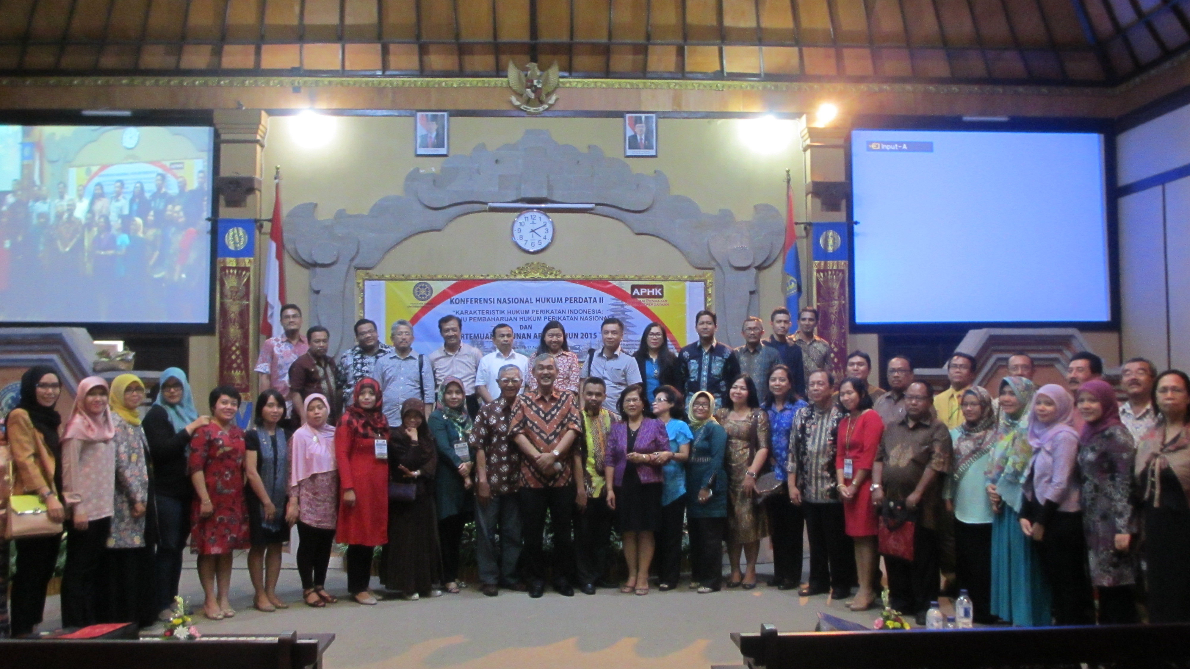 Para akademisi yang tergabung dalam Asosiasi Pengajar Hukum Keperdataan saat menggelar Konferensi di FH Udayana, Bali, 16-17 April 2015. Foto: RIA
