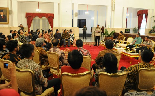 Presiden Jokowi saat beraudiensi dengan pengurus ASIRI dan PAPRI, di Istana Negara, Jakarta, Senin (18/5). Foto: Setkab RI