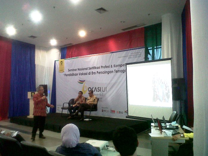Acara diskusi dan deklarasi forum pendidikan tinggi vokasi Indonesia di Kampus UI, di Depok, Selasa (19/5). Foto: FAT