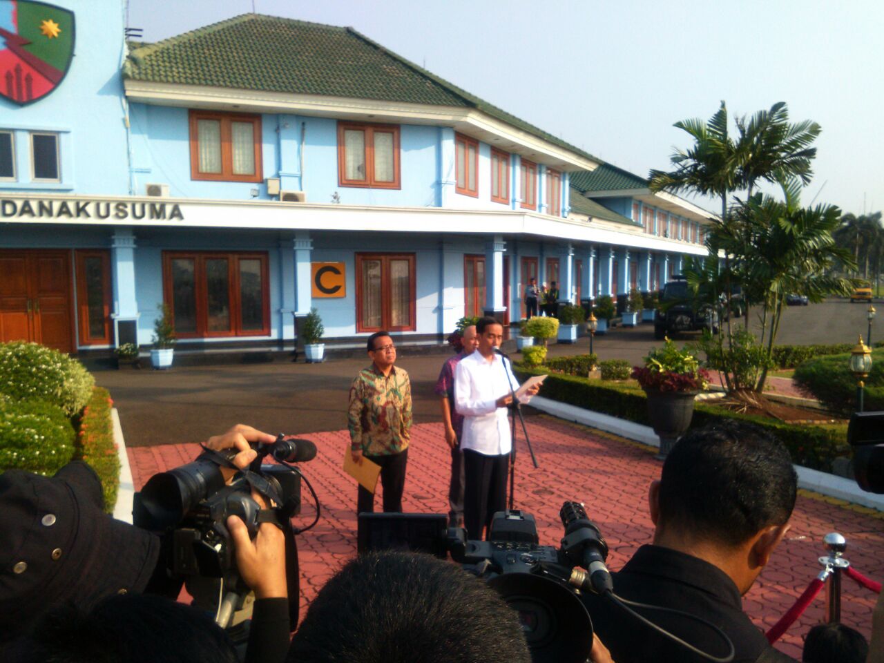 Mensesneg Pratikno Pansel KPK, di Bandara Halim Perdanakusuma, Jakarta, Kamis (21/5) pagi. Foto: Setkab RI