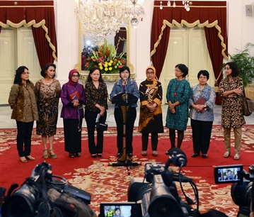 Pansel KPK dipimpin Ketuanya Destry Damayanti memberikan keterangan pers, di Istana Merdeka, Jakarta, Senin (25/5) sore. Foto: Setkab RI