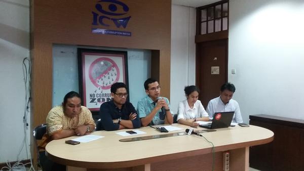 Koalisi LSM menggelar jumpa pers terkait putusan praperadilan Hadi Poernomo, Rabu (27/5). Foto: Dok ICW