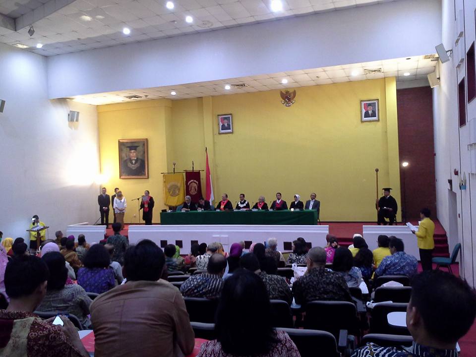 Suasana sidang promosi doktor Fitriani A. Sjarif di FHUI Depok, Sabtu (11/7). Foto: Facebook