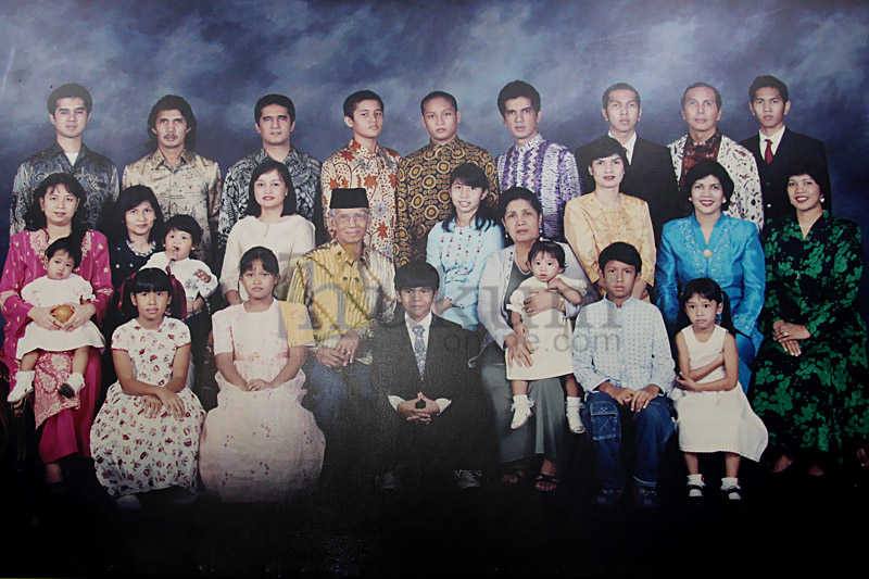 Keluarga besar Bismar Siregar. Foto: Koleksi Keluarga (Repro: RES)