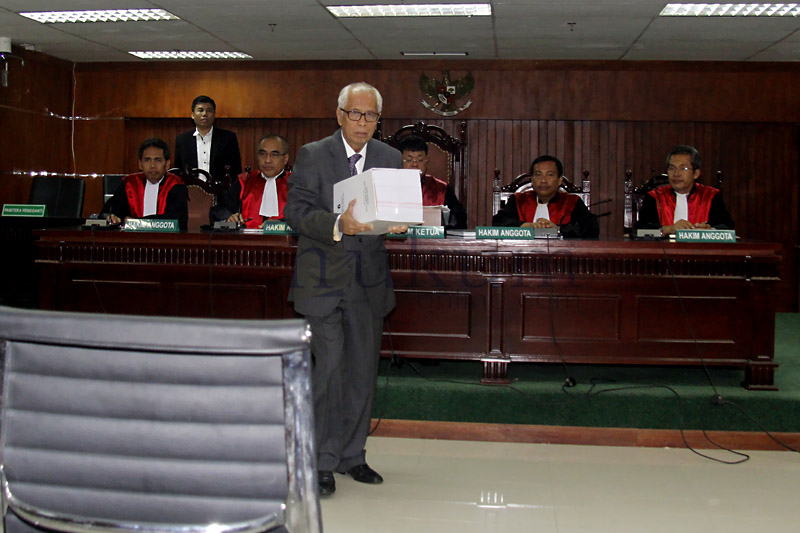 OC Kaligis saat menjalani sidang di Pengadilan Tipikor Jakarta, Kamis (27/8). Foto: RES