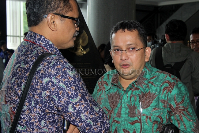 Wakil Ketua Komisi III DPR, Trimedya Panjaitan (batik hijau). Foto: SGP