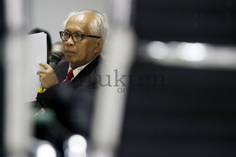 OC Kaligis saat menjalani sidang dengan agenda eksepsi di Pengadilan Tipikor Jakarta, Kamis (10/9). Foto: RES