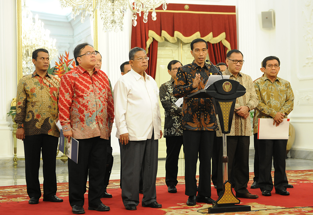 Presiden Jokowi saat mengumumkan paket kebijakan tahap I di Istana Merdeka di Jakarta, Rabu (9/9). Foto: Setkab.
