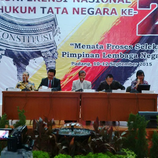 Wakil Ketua MA Non Yudisial Suwardi (paling kiri) saat sesi diskusi dalam acara Konferensi HTN II yang diselenggarakan PUSaKO FH Universitas Andalas, Padang, Jum'at (11/9). Foto: ASH